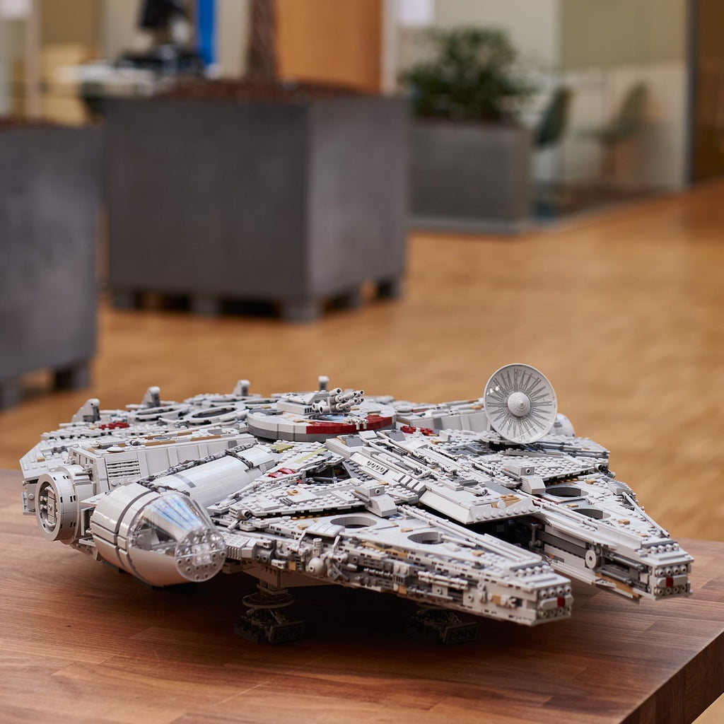 Star Wars Millennium Falcon, Maqueta de Construcción para Adultos de la Nave Estelar de Han Solo con Mini Figuras Chewbacca, Leia y C-3PO, Regalo Coleccionable para Hombres, Mujeres y Fans 75192